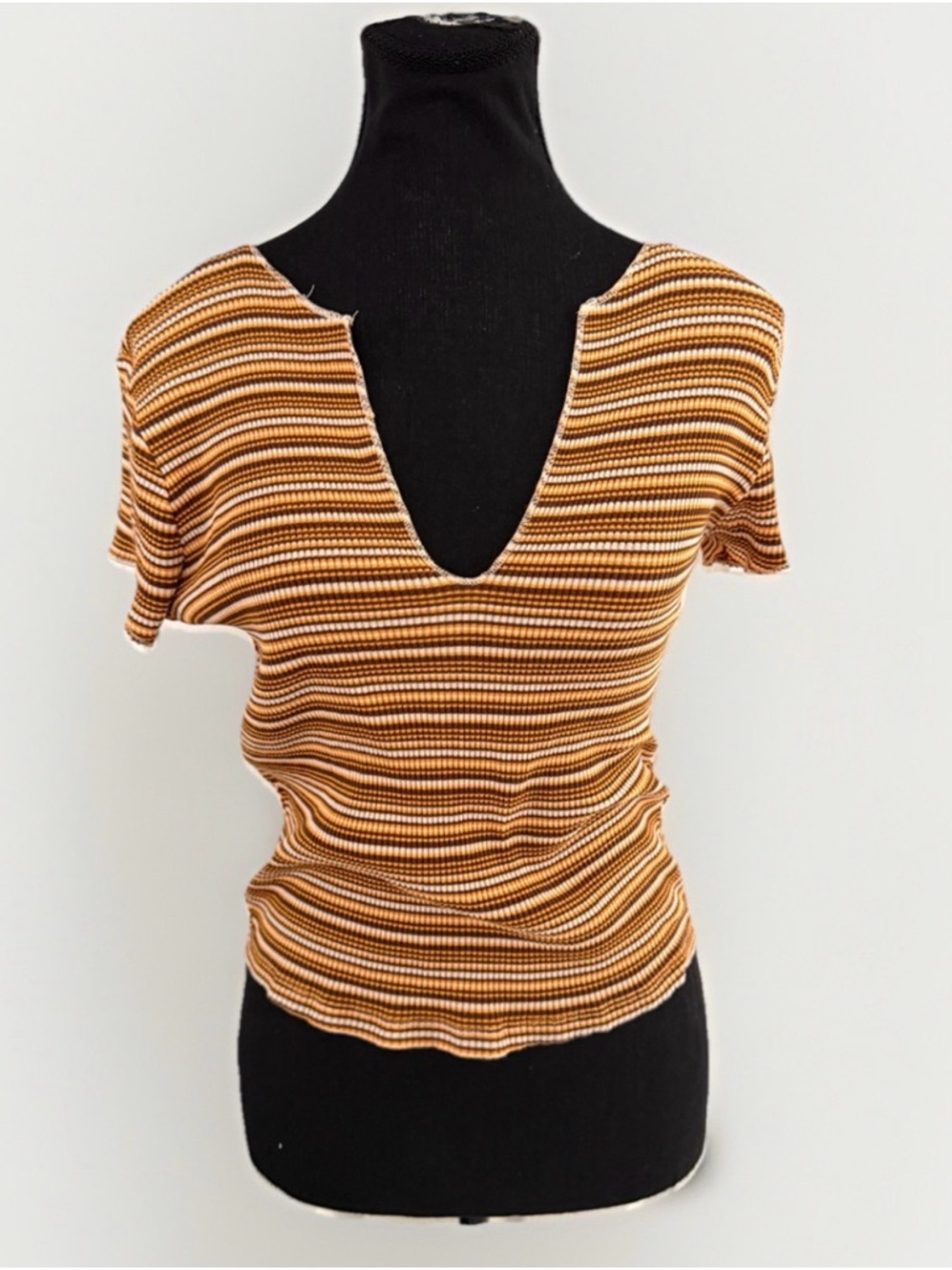 BDG Urban Outfitters Ribbed Striped V-Neck Tee Size M